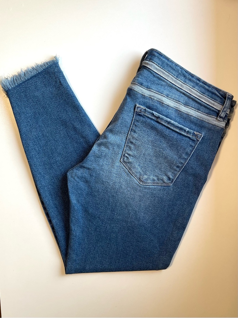 KanCan Frayed Hem Skinny Jean - Stretchy & Medium Wash - Size 32